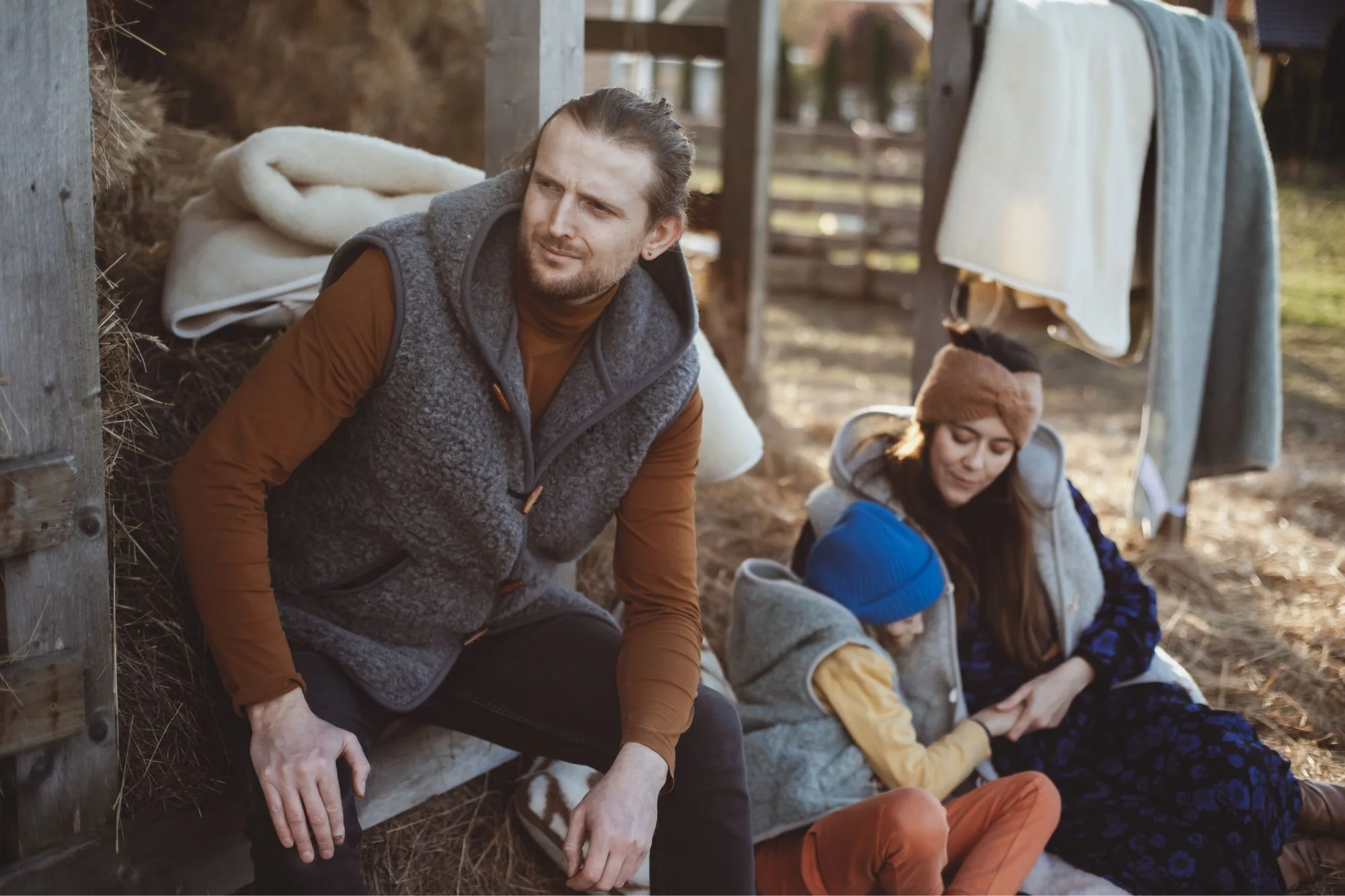 Rodzina w wełnianych kamizelkach