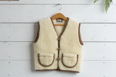 Kamizelka wełniana ecru z brązową lamówką