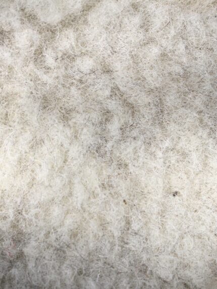 wełna w jasnoszarym kolorze