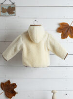 Kinderjacke in Ecru mit Taschen und Kapuze – Bild 4