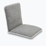 szare siedzisko wełniane na neutralnym tle