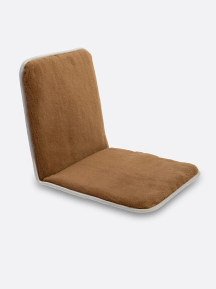 brązowe siedzisko wełniane na neutralnym tle