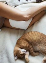 Orthopädisches Kniekissen für Seitenschläferinnen und Seitenschläfer – Bild 4