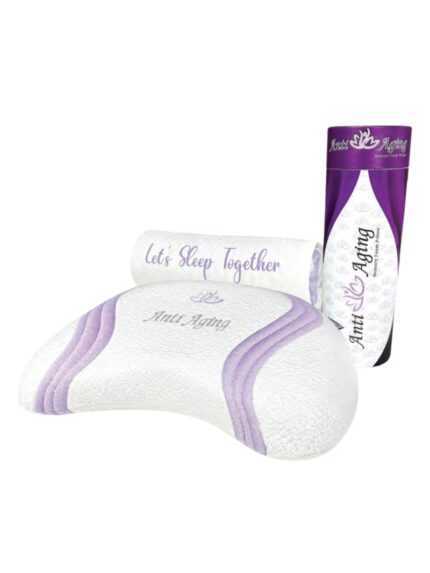 Poduszka w białym kolorze z fioletowymi akcentami, opakowanie w fioletowej tonacji