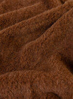 brązowy koc wełniany